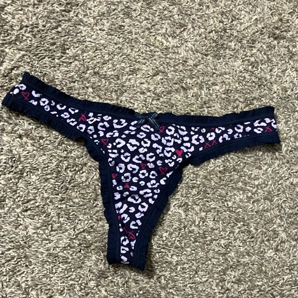 NWT Victoria's Secret Thong size Small